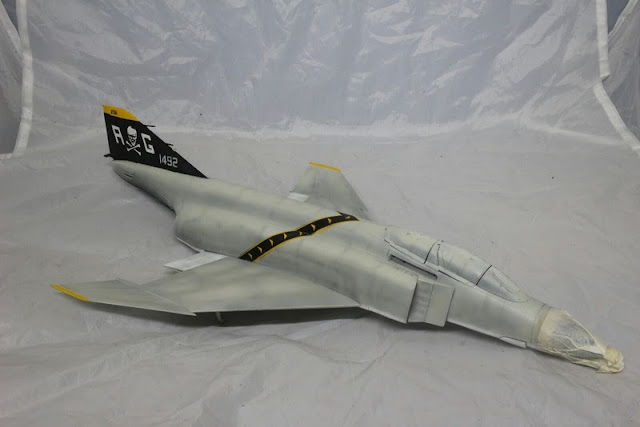 Montage pas à pas du F-4B Phantom II d'eduard au 1/48. F-4B Phantom II,Eduard 1/48, La réalisation de la décoration.