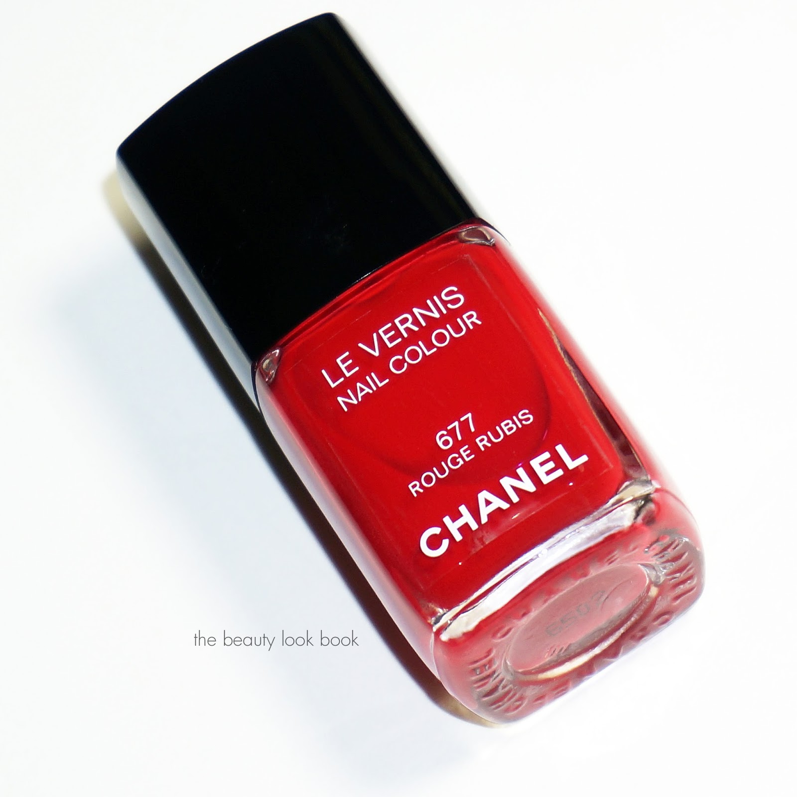 Chanel Fall 2016 Le Rouge N°1 Collection, Le Vernis Nail Polishes: Review  and Swatches