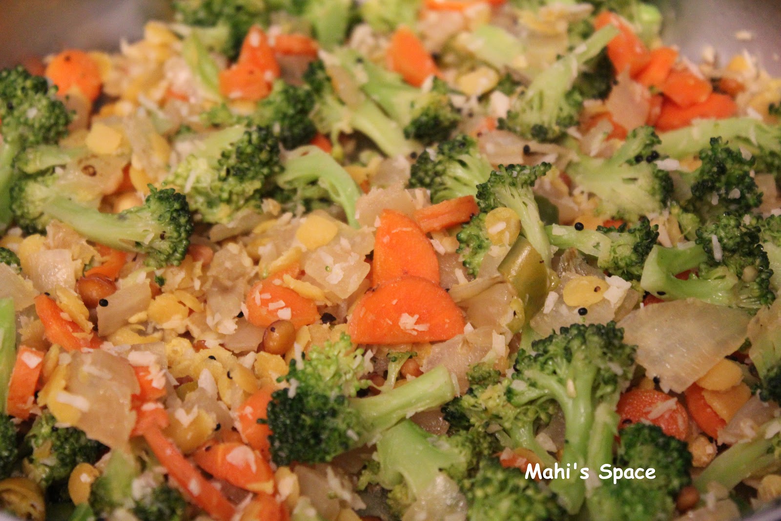 BroccoliCarrot Stir Fry / BroccoliCarrot Poriyal Mahi's Kitchen