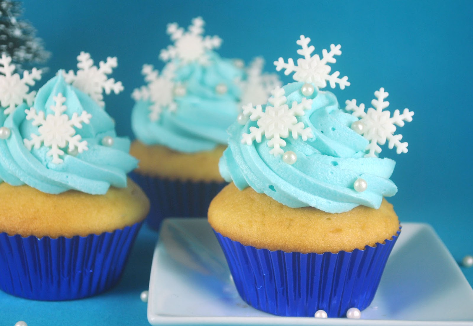 bakery cook and tips How to Make Snowflake Cupcakes