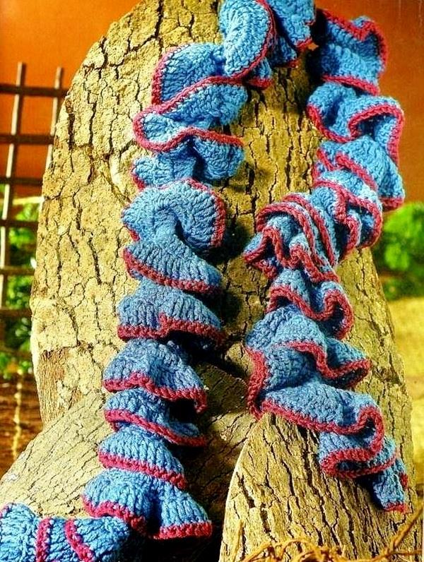 crochet-pattern-of-ruffle-scarf