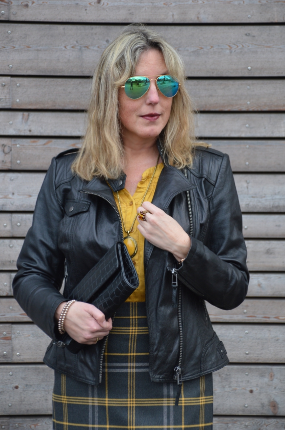 Ü40 Overnknees kombiniert Outfit