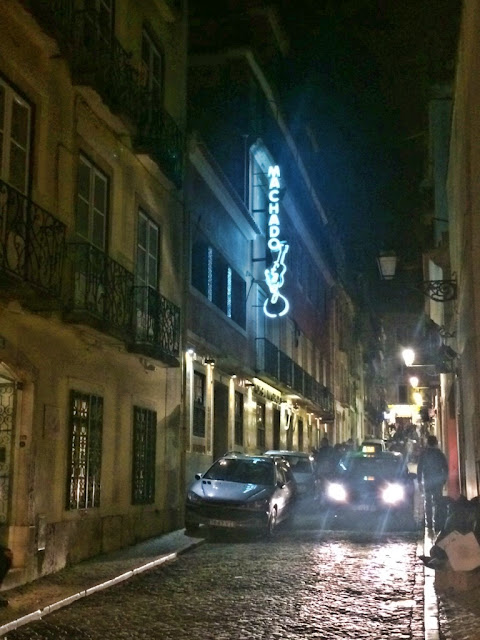 Lizbona na weekend - co zwiedzić, co zobaczyć, gdzie zjeść i co zrobić. Jeśli planujesz wyjazd do stolicy Portugalii, sprawdź 8 rzeczy, które podczas krótkiego pobytu po prostu musisz zobaczyć, zrobić i zwiedzić!