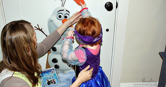 Pin the nose on Olaf