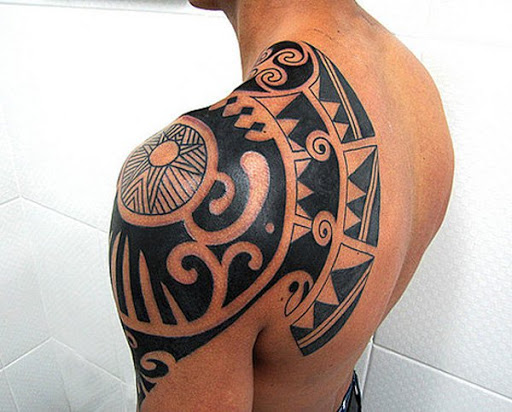 Tribal com o apanhador de sonhos o projeto da tatuagem