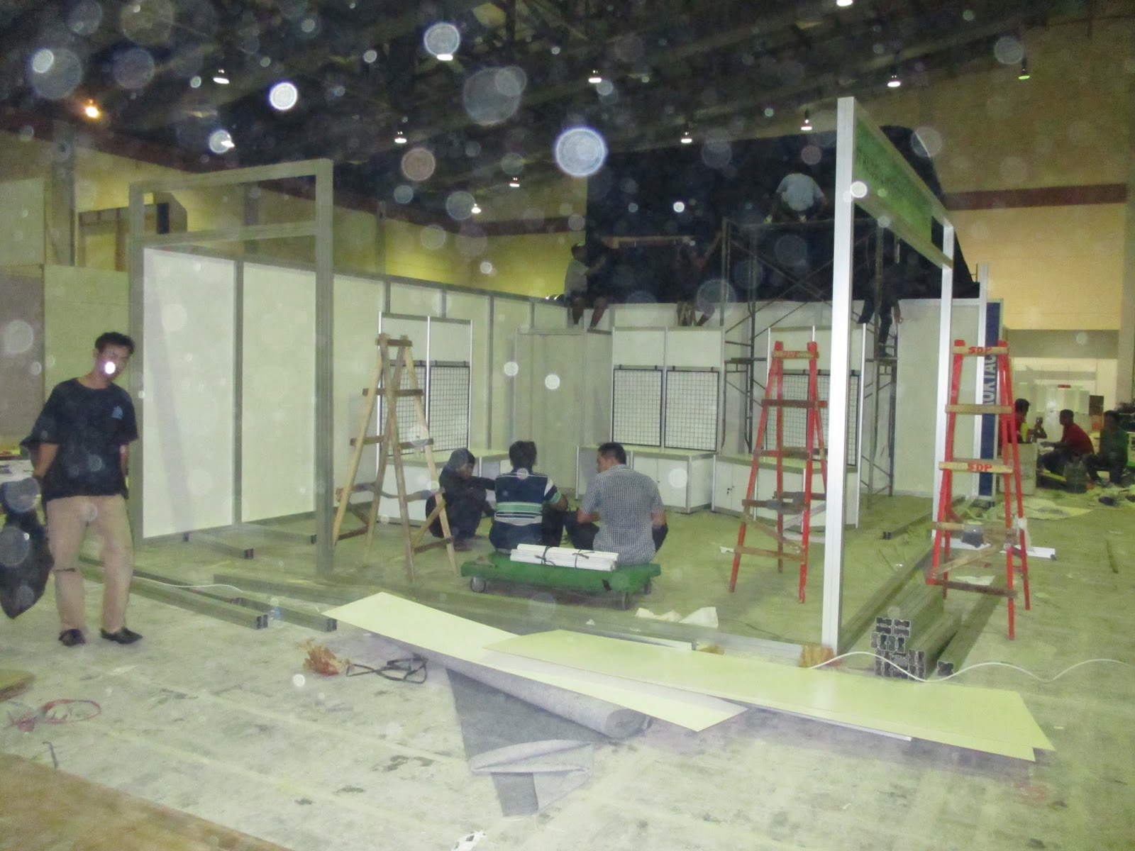 Rak / Lemari dan Meja Partisi Display ~ PARTISI PAMERAN | MOTI EXPONENT ...