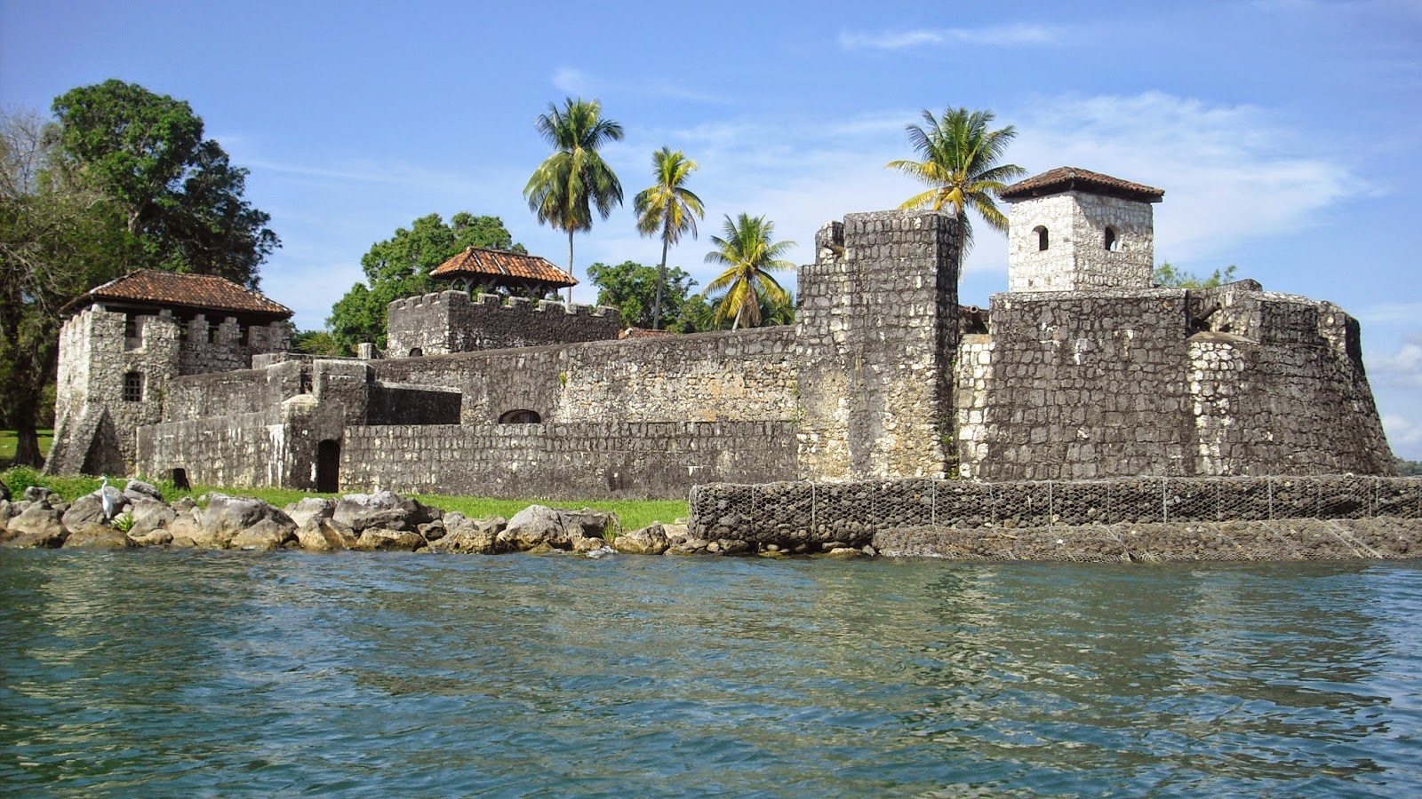 Caleyando Mundiu Alantre: Castillo de San Felipe, Güatemala.