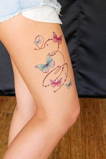 Pequenas Borboletas na Coxa Tatuagem