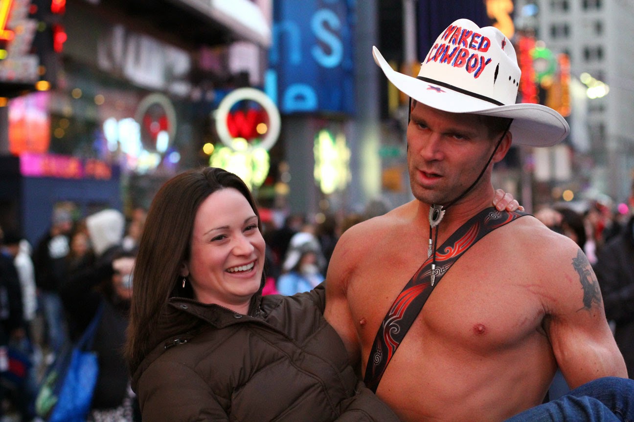 Naked cowboy personaje famoso de Nueva York 