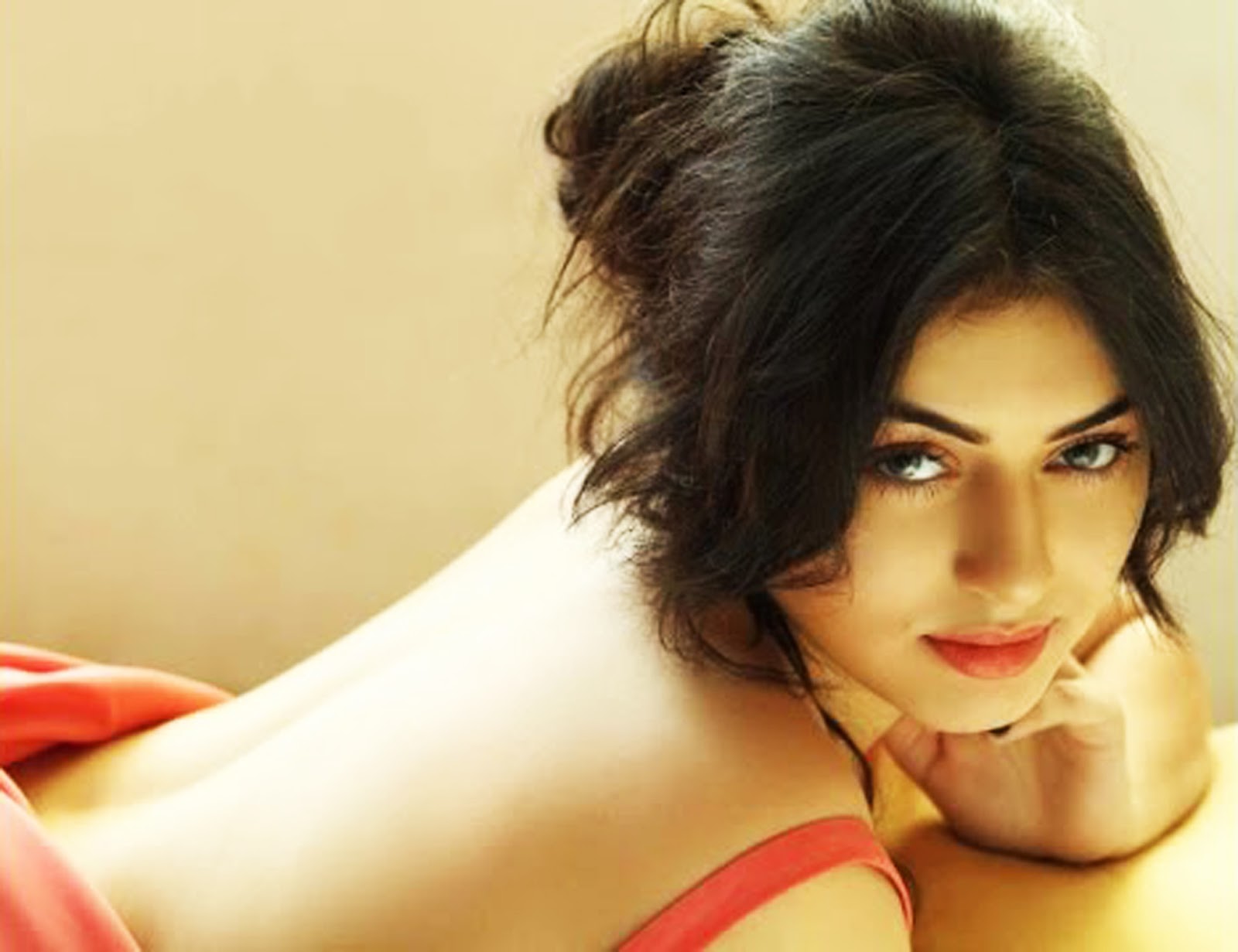 Sexy Beautiful Bubbly Indian Actress: Beautiful Tamil actress Hansika  Motwani - Indian beauty's Hot Photos Free Wallpapers and Videos