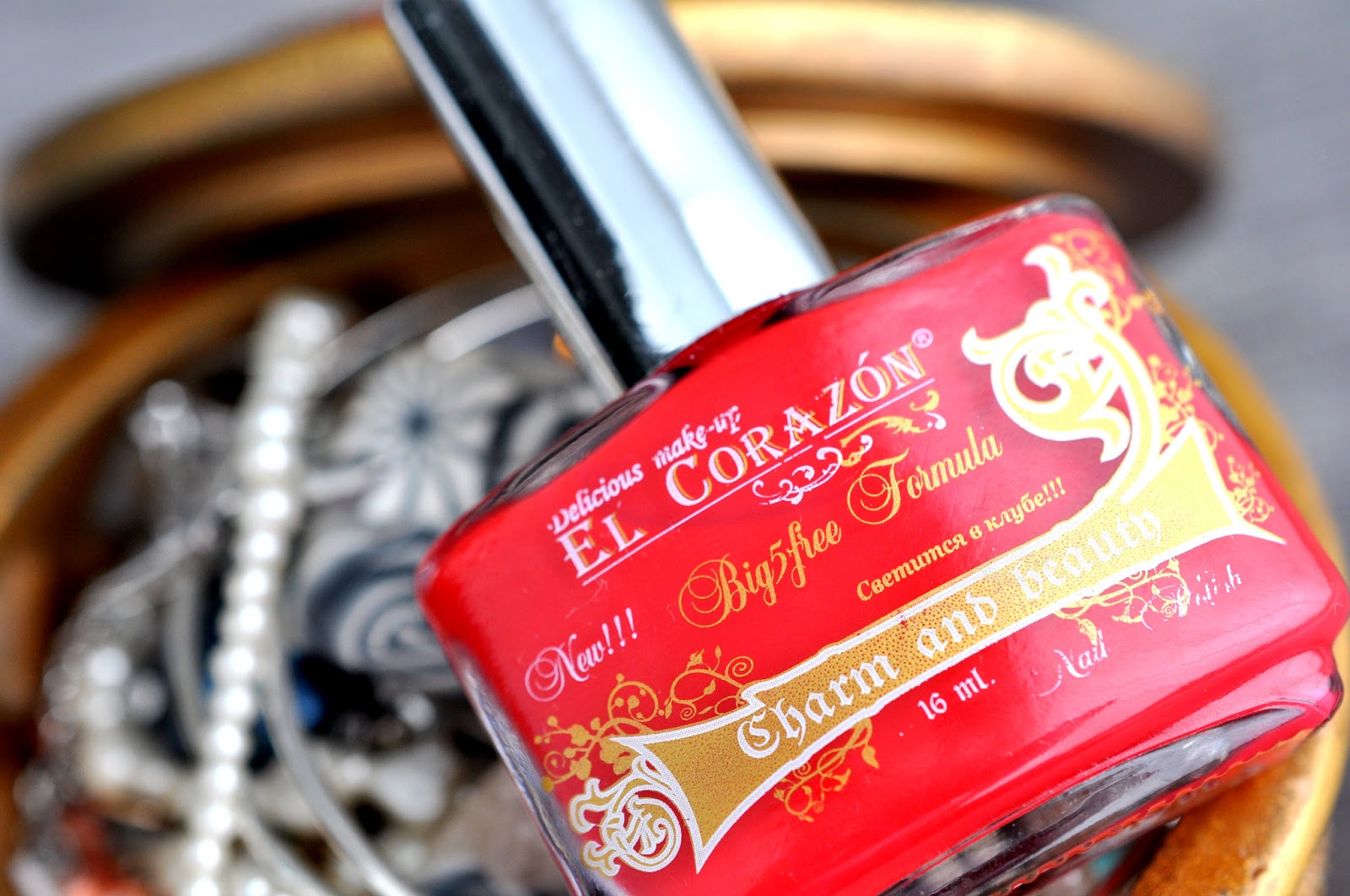 Пошаговые уроки маникюра. Простые узоры на ногтях для начинающих. Простые идеи для маникюра. Топ для верхнего покрытия для ногтей эль коразон с блестками. Рисунки на ногтях пошагово.