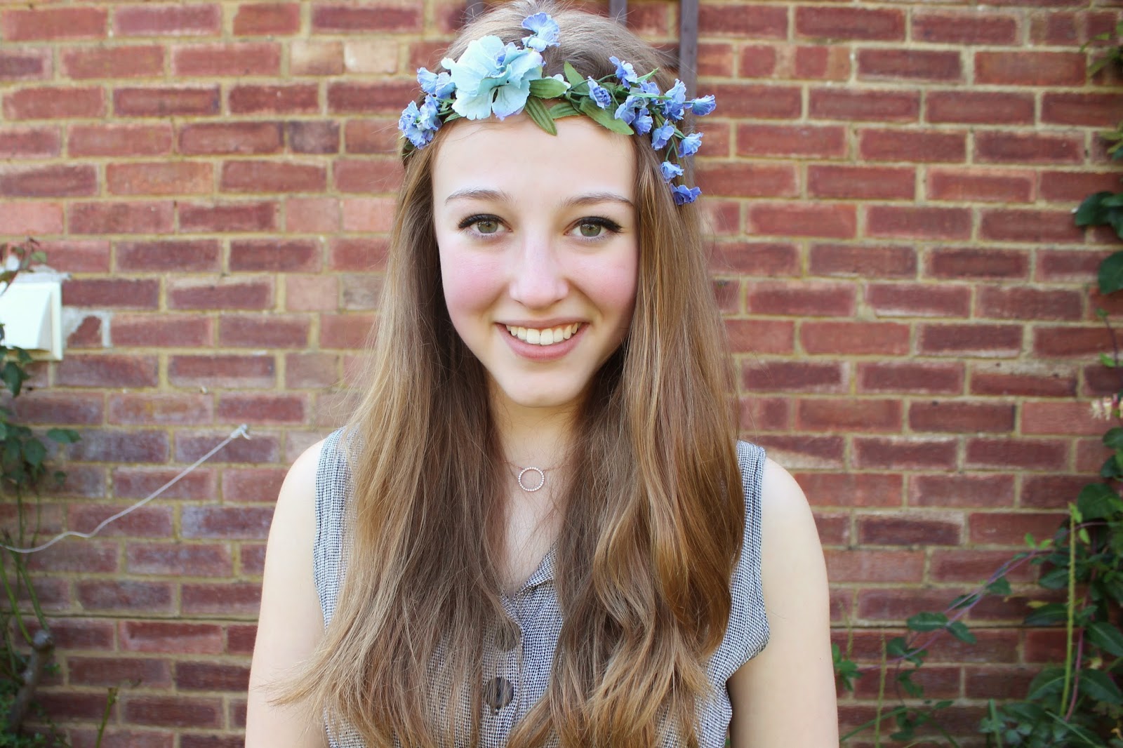 blogger-accessories-inspiration-fashion-headdress-flower-garland-poppydaisy