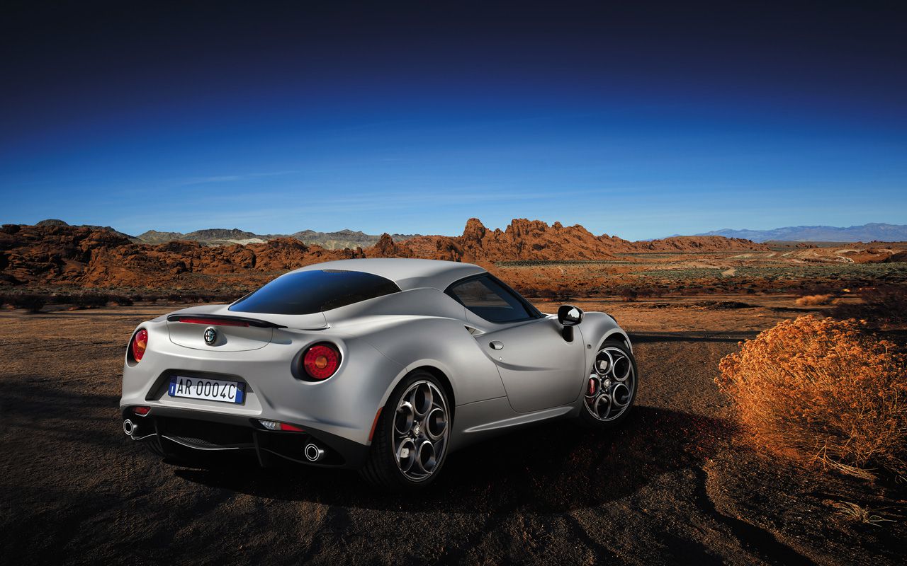 Alfa Romeo 4C Launch Edition la nuova vettura coupé in anteprima mondiale al Salone dell'Auto