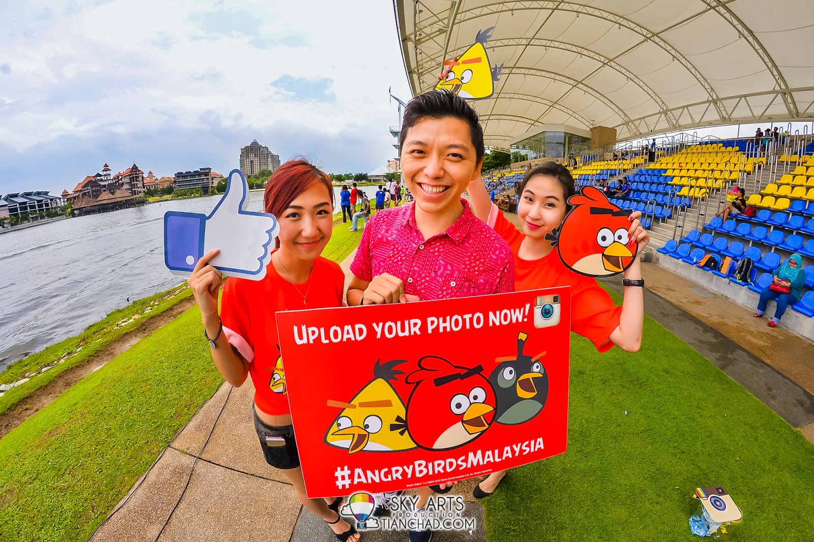 #TCFisheye with beautiful Angry Birds ambassadors at Putrajaya Nautique Ski & Wake Championship 2014 #AngryBirdsMalaysia
