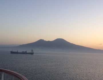 Vesuvio volcano looms in the distance as cruise ship arrives in Napoli (Source: Palmia Observatory)
