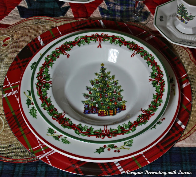 Breakfast Nook Christmas-Bargain Decorating with Laurie