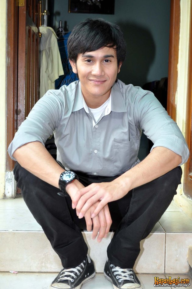 Biografi Vino G Bastian CHRISMEINA