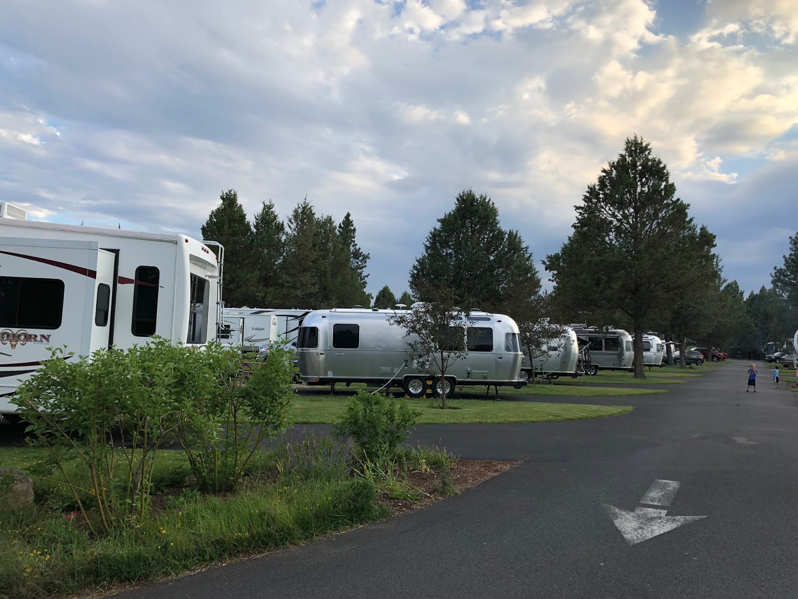 Cozy Rosie Bend Sisters RV Resort Bend, Oregon (June 2018)