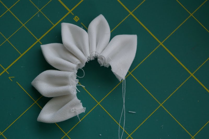 Подушка цветы. Как сшить цвета из ткани. Как сшить цвета из ткани. Как сшить цвета из ткани. Цветы из ткани.