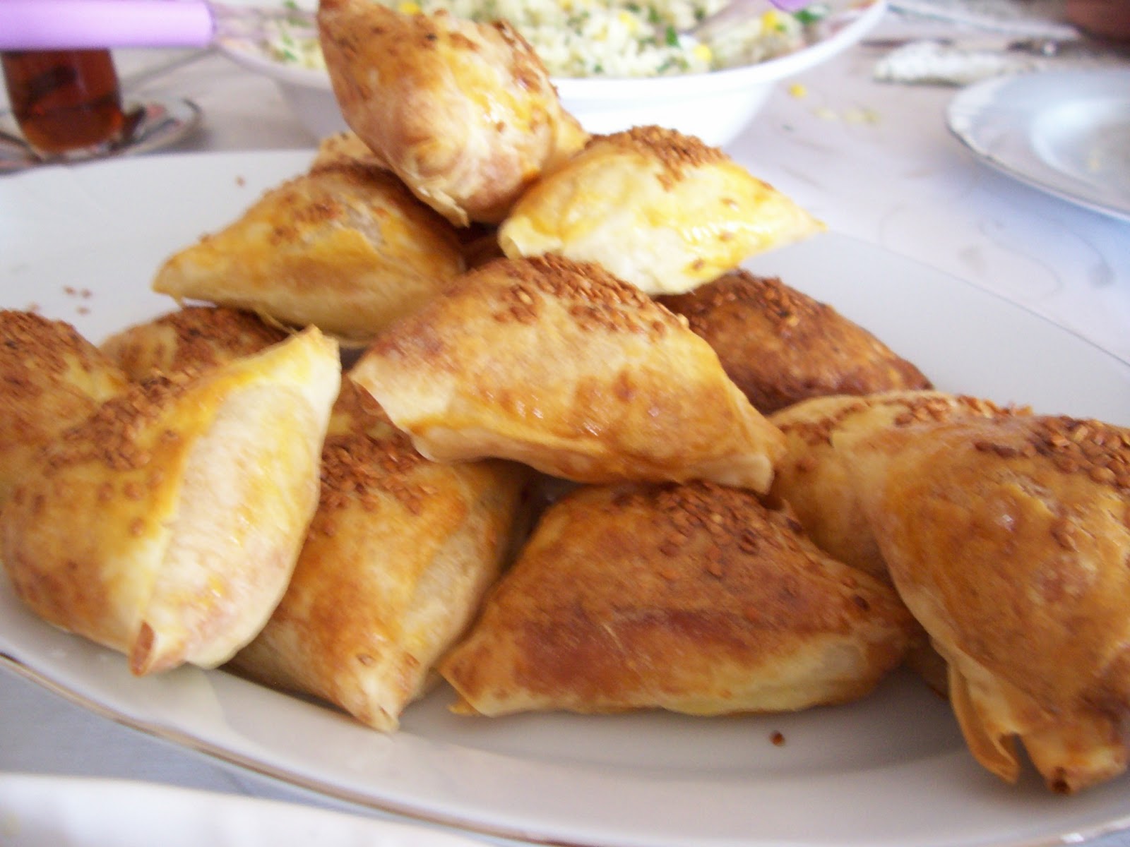 ANNEMİNELİ YUFKADAN ÇITIR BÖREK ANNEMİNELİ YUFKADAN ÇITIR BÖREK