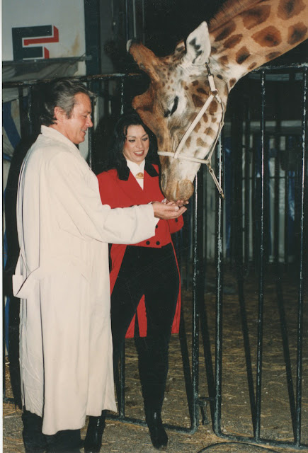 Alain Delon dans le zoo du cirque 