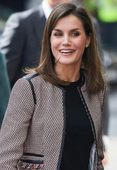 Queen Letizia wore Hugo Boss Keili Jacket and Hugo Boss Taru trousers, and wears Magrit pumps, she carried Carolina Herrera black clutch