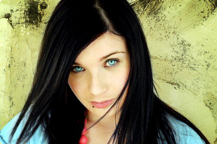 Blue Eyed Black Haired Girls