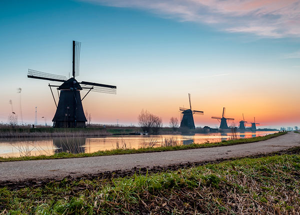 Panorama Indah Desa Kinderdijk Belanda - awiracr