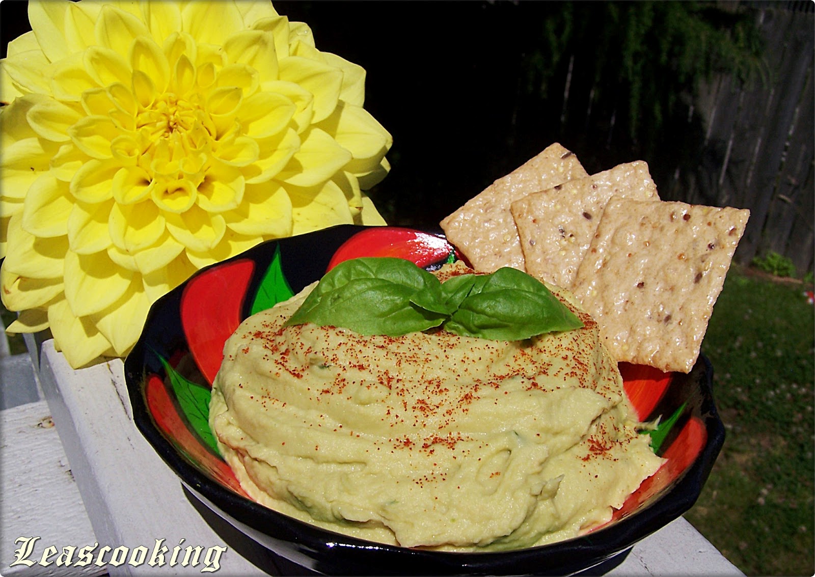 Lea's Cooking Garlic Basil Hummus