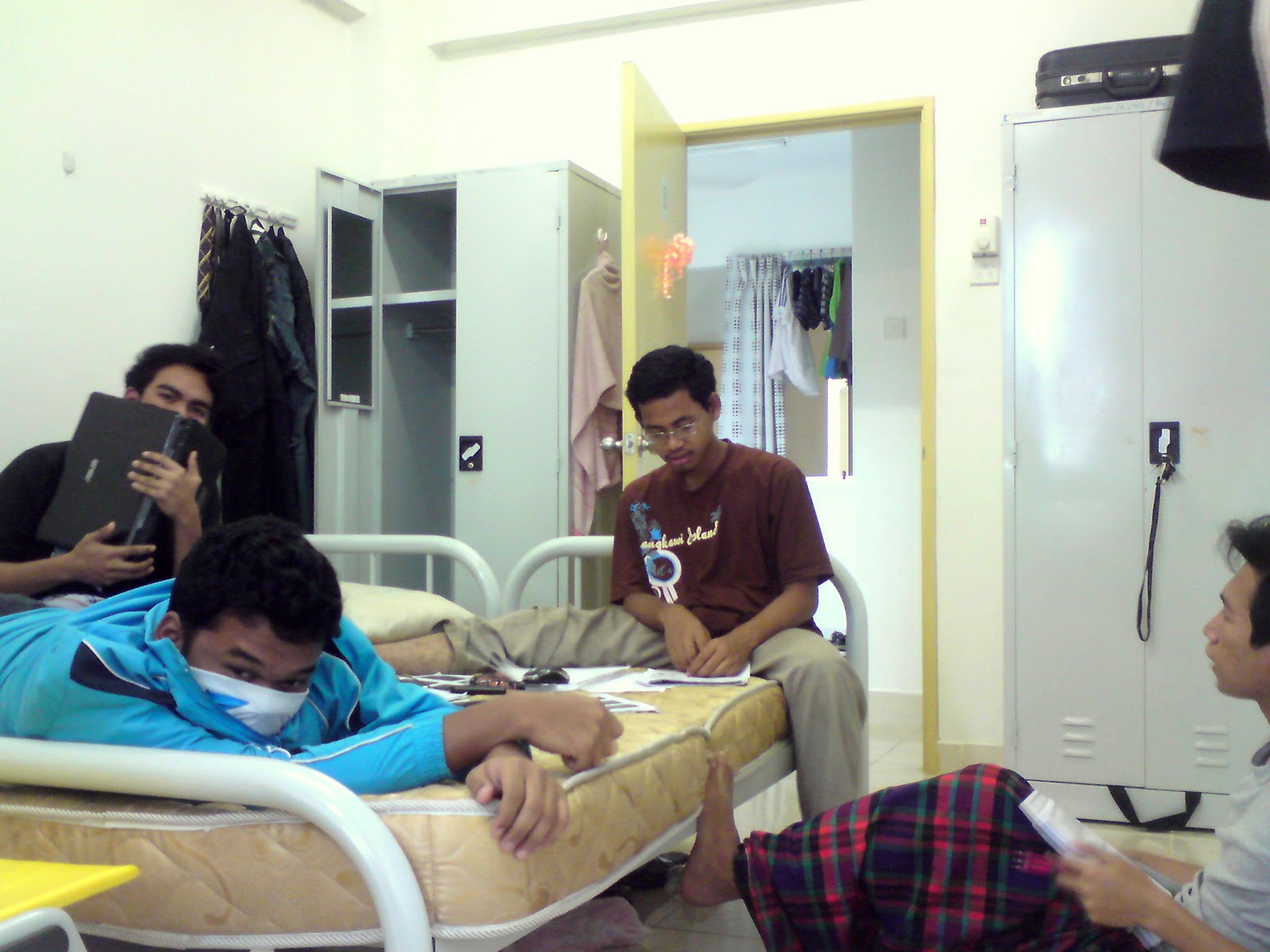 Gempaksher: April 2012