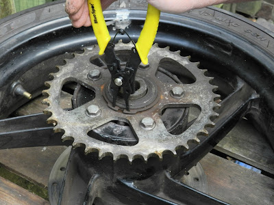 Aprilia RS 125 Rear wheel and Chain and sprocket removal replacing - how to change