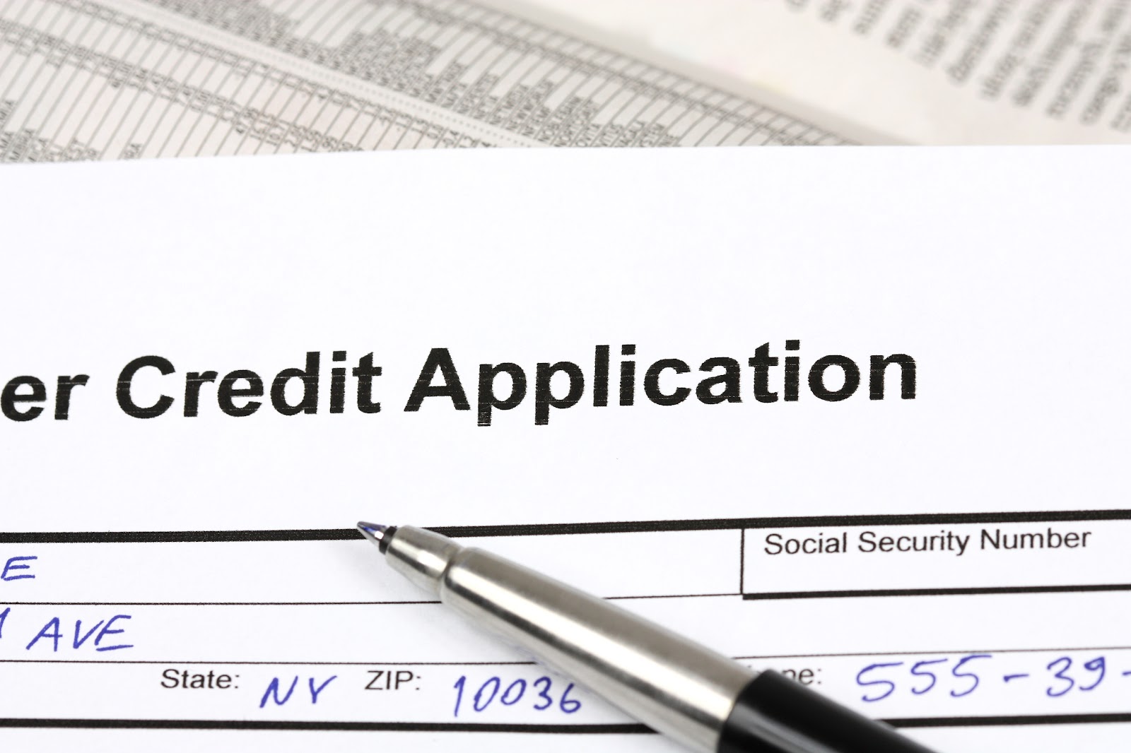 Application/pdf. Application form in a bank. Application template. Business credit application. кредитка на столе.