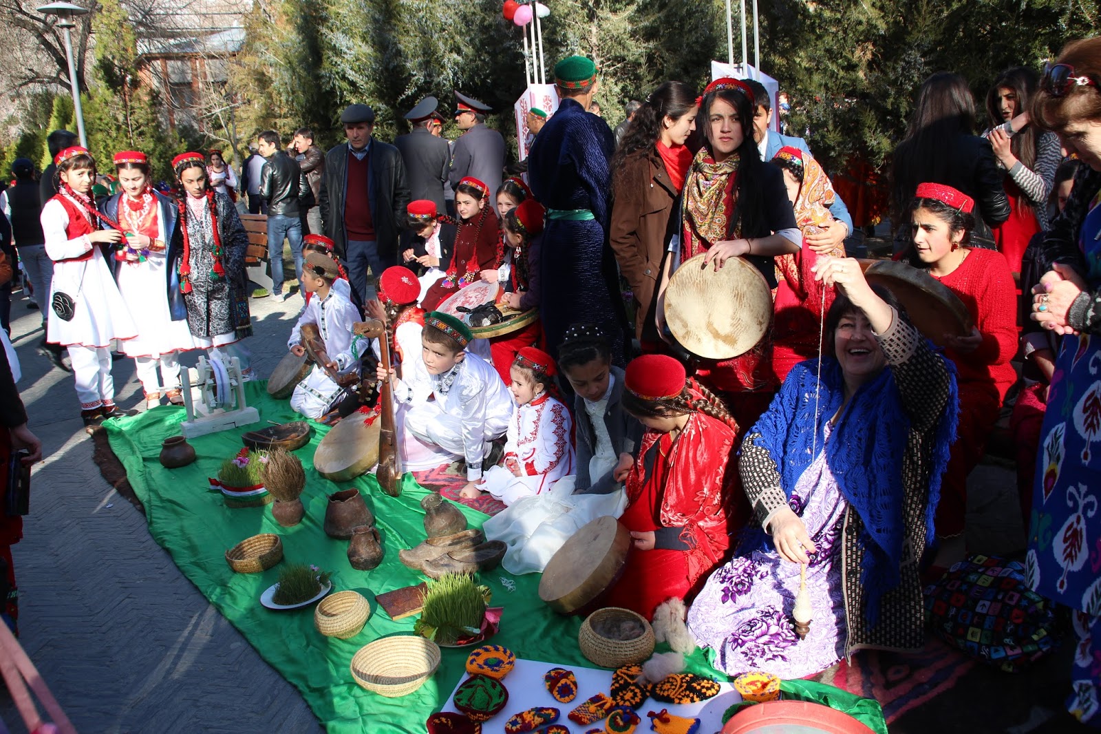 Таджикский навруз картинки. Праздник Навруз в Таджикистане. Навруз на памире. Суманак Навруз Таджикистан Памир. Навруз 2023 в Таджикистане.