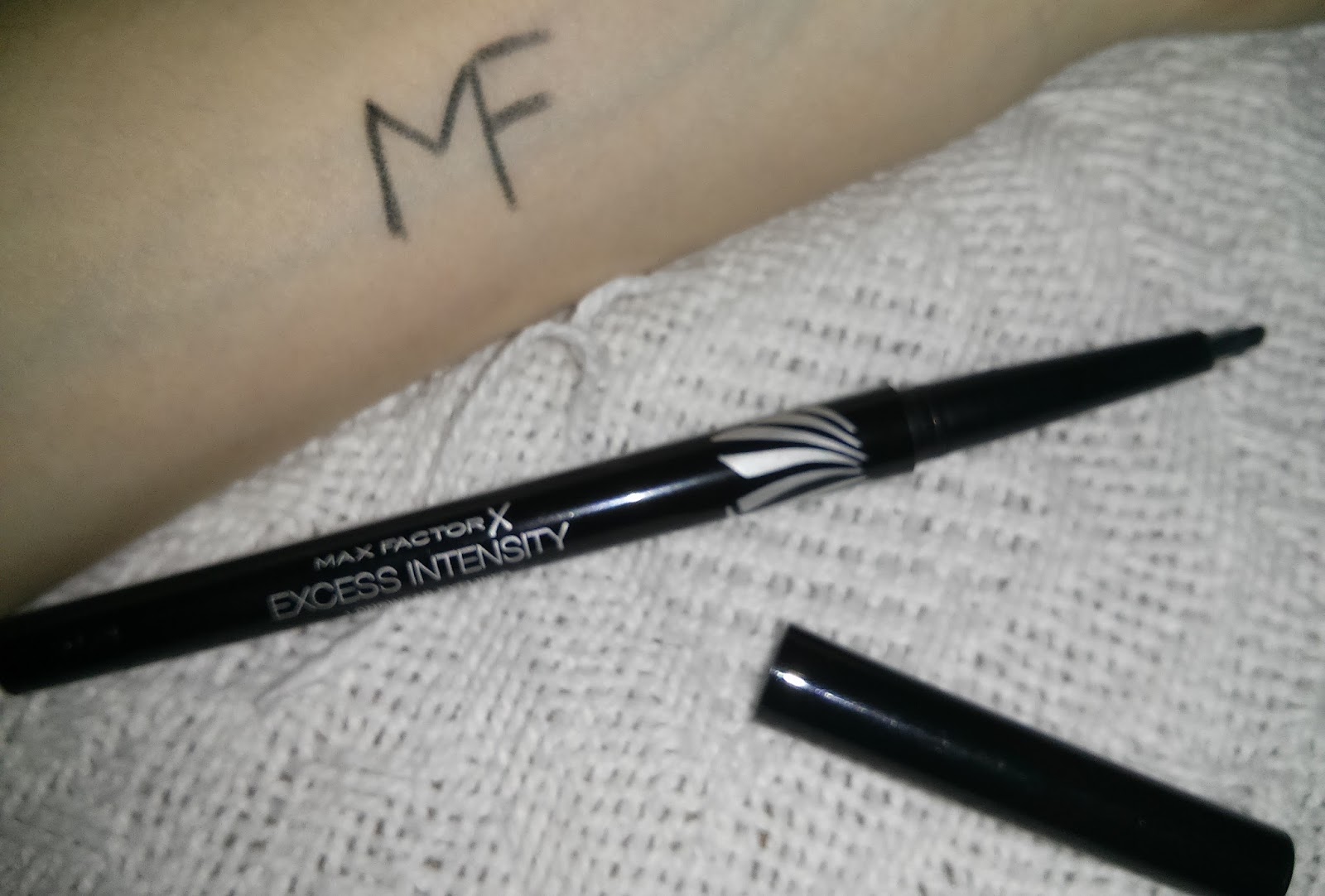 Review | Max Factor 04 Charcoal Intensity Eyeliner Style Longwear - Excess Lara\'s of Pint
