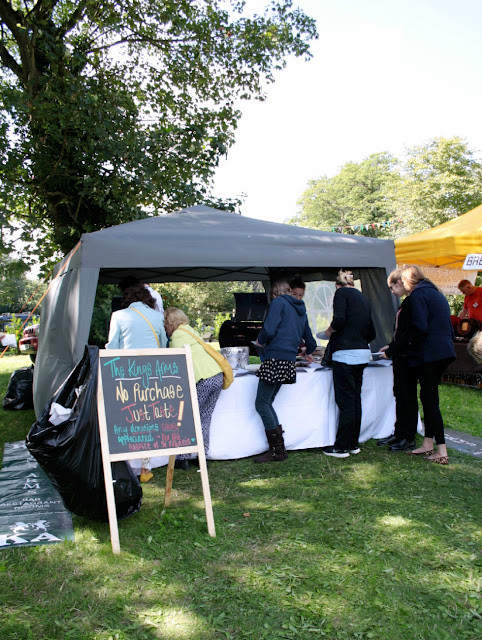 One of the biggest queues I saw was for the Kings Arms taste tent.  For a donation to charity you could get your toothpicks at the ready and taste some amazing barbecued meats - juicy beefburger, tender steak, beef brisket and a truly outstanding sausage!  I've been to the Kings Arms before for dinner and can vouch for the house burger!