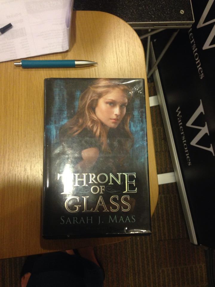 SARAH J. MAAS LONDON BOOK SIGNING