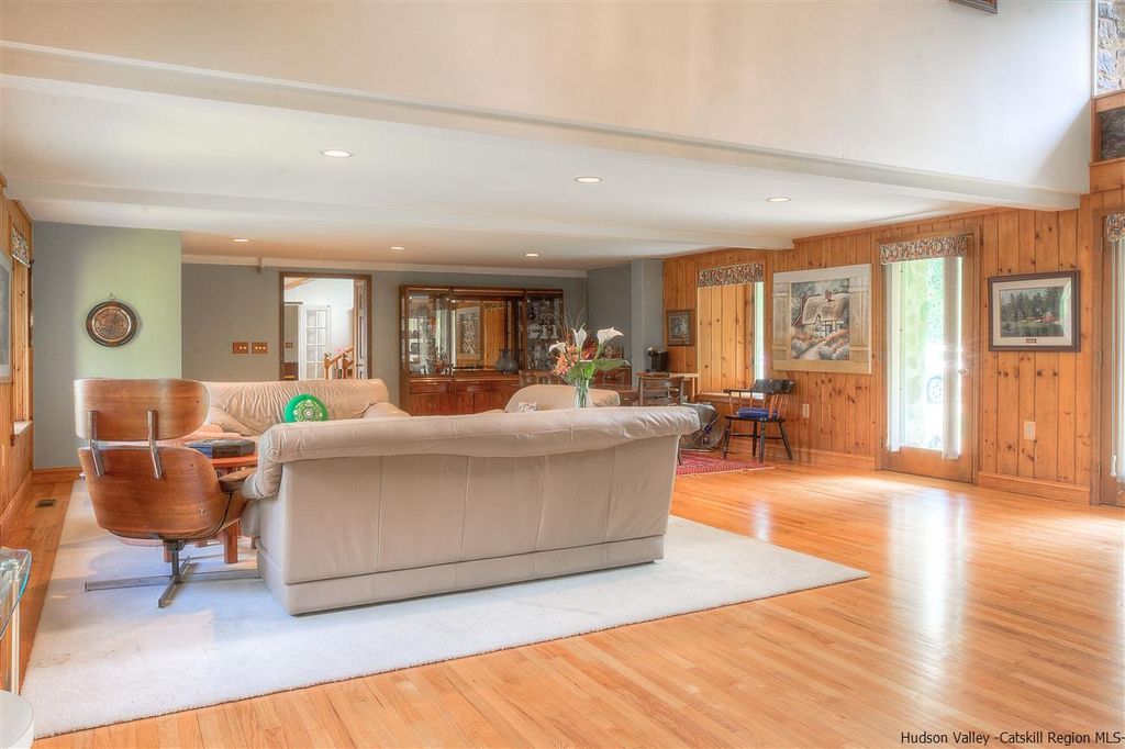 Sweet House Dreams 1987 Contemporary in Rifton, New York