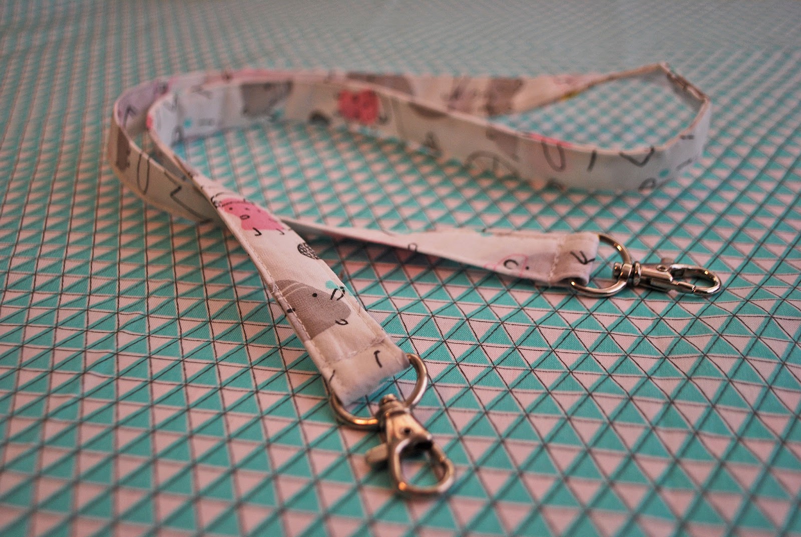 33stitches Easy Camera Strap Tutorial