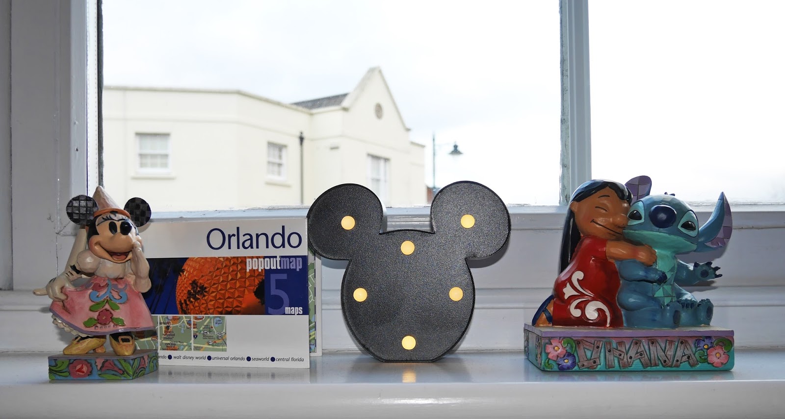 Saving for Orlando - travel goals for 2018. Orlando-themed ornaments.