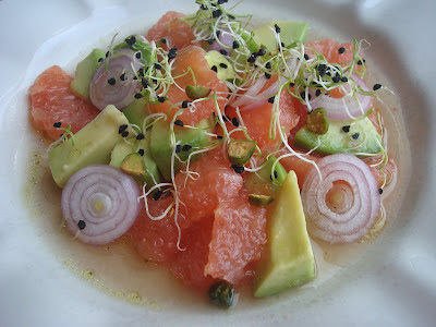 Salata de avocado cu grapefruit