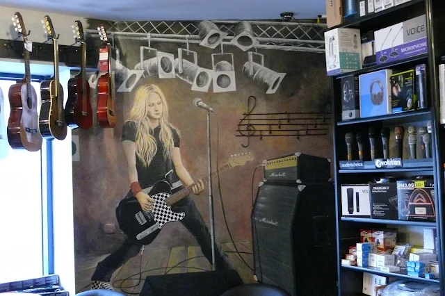 Avril Lavigne, Mural Warszawa, malarstwo dekoracyjne na ścianie