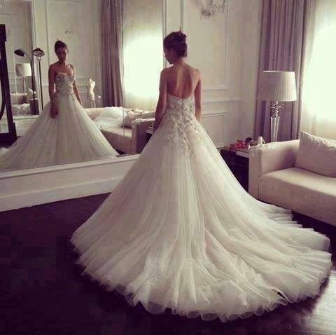 Vestido de novia elegante y moderno