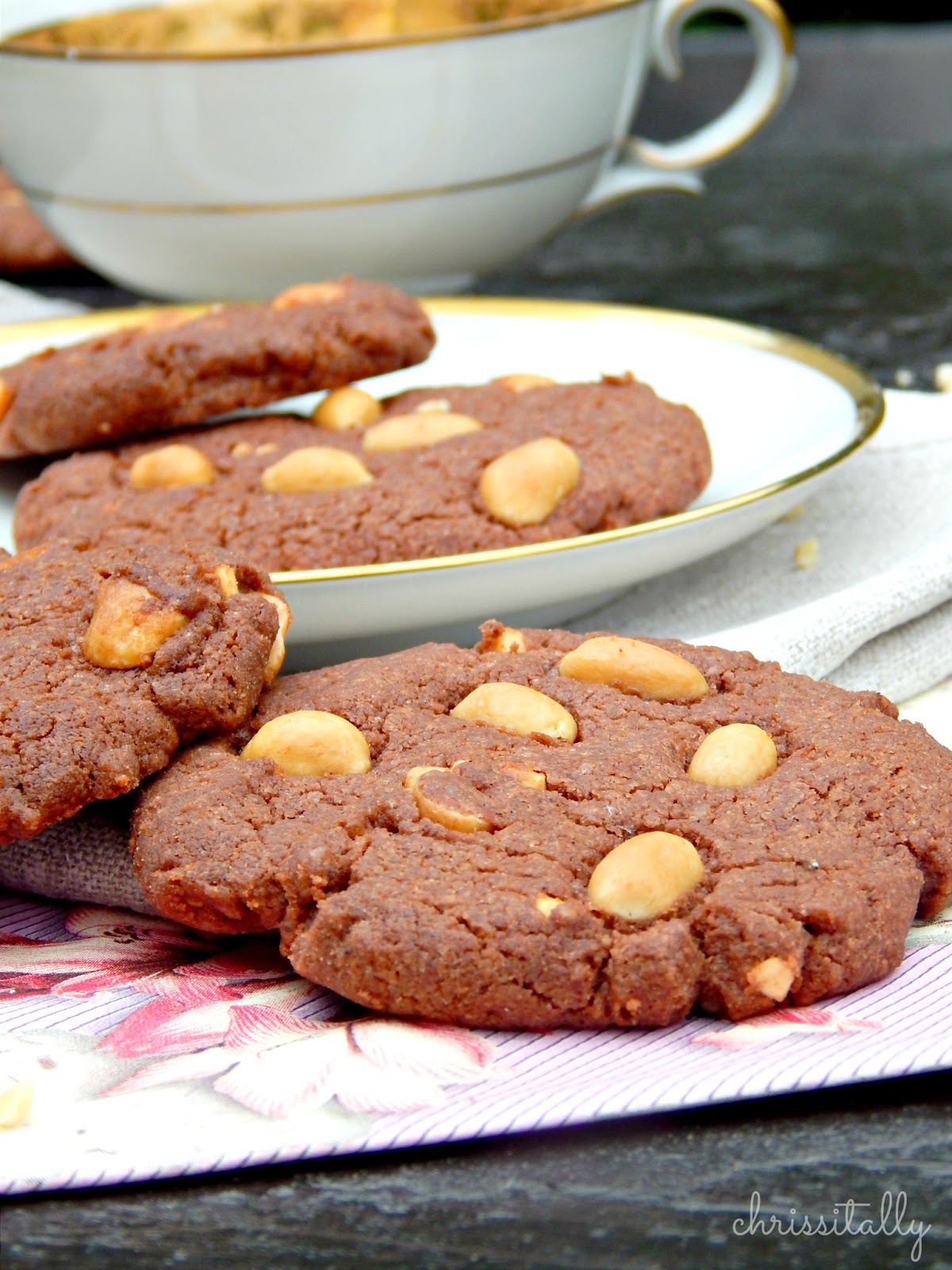 Chrissitally´s Cupcakefactory: Vegane Schoko-Erdnuss Cookies / vegan ...
