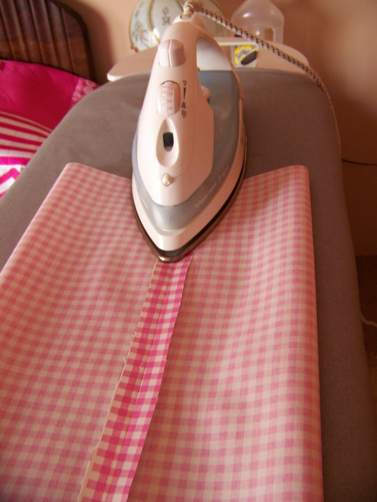 A Pretty Talent Blog Make a Round Scatter Cushion