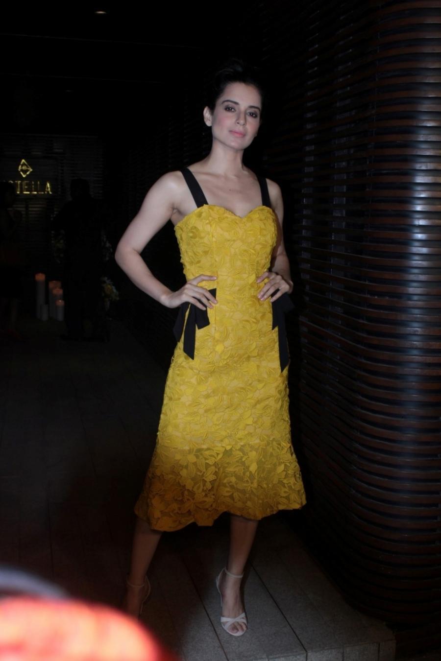 Hindi Girl Stills In Yellow Dress Kangana Ranaut At Priyanka Chopras Party In Mumbai