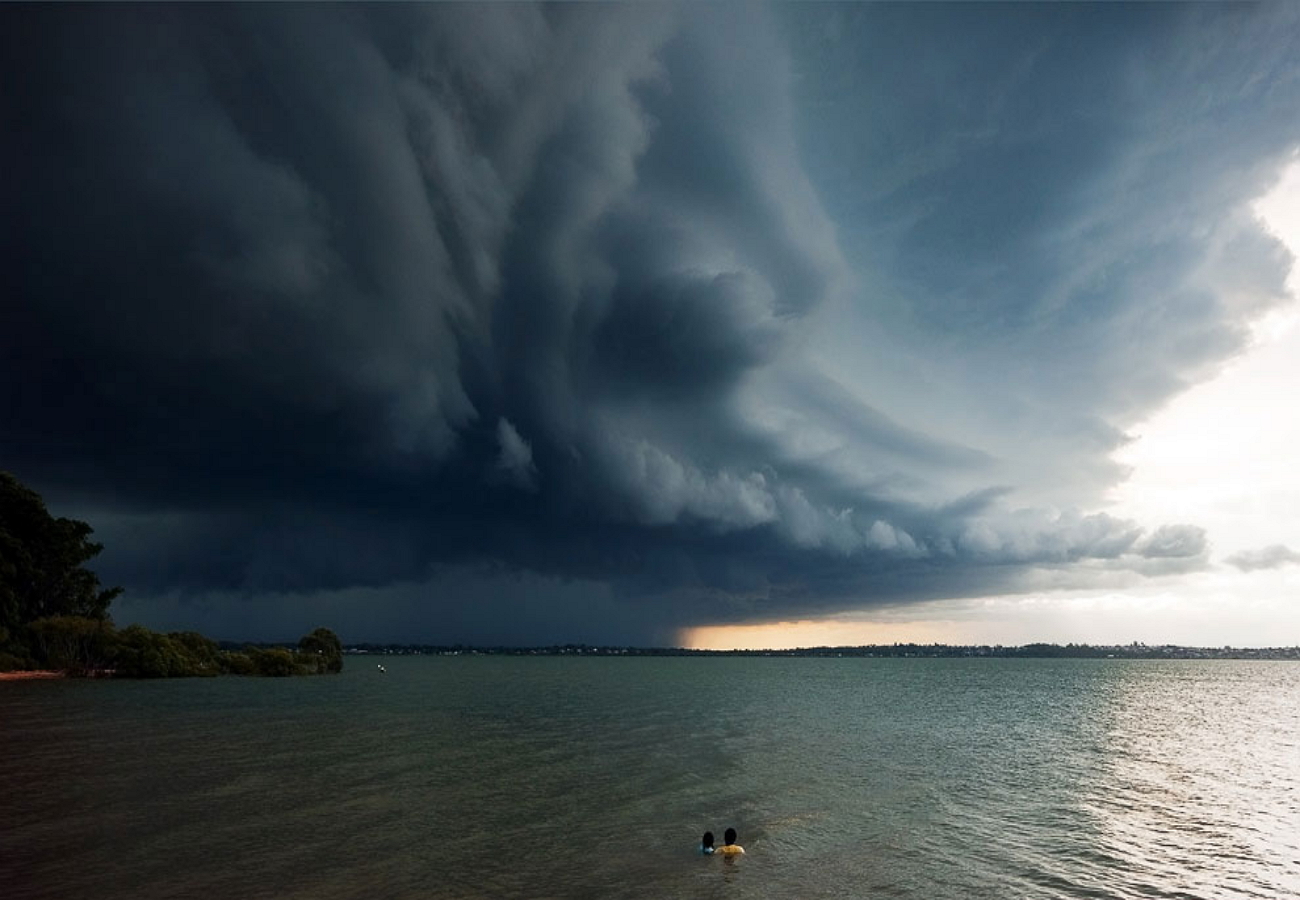 Шельфовое облако. Тучи грозовой воротник. Выступающие облака. Выступающие облака. Многоячейковые грозовое облако.