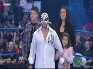 Rey Mysterio Wife Pictures and Wallpapers