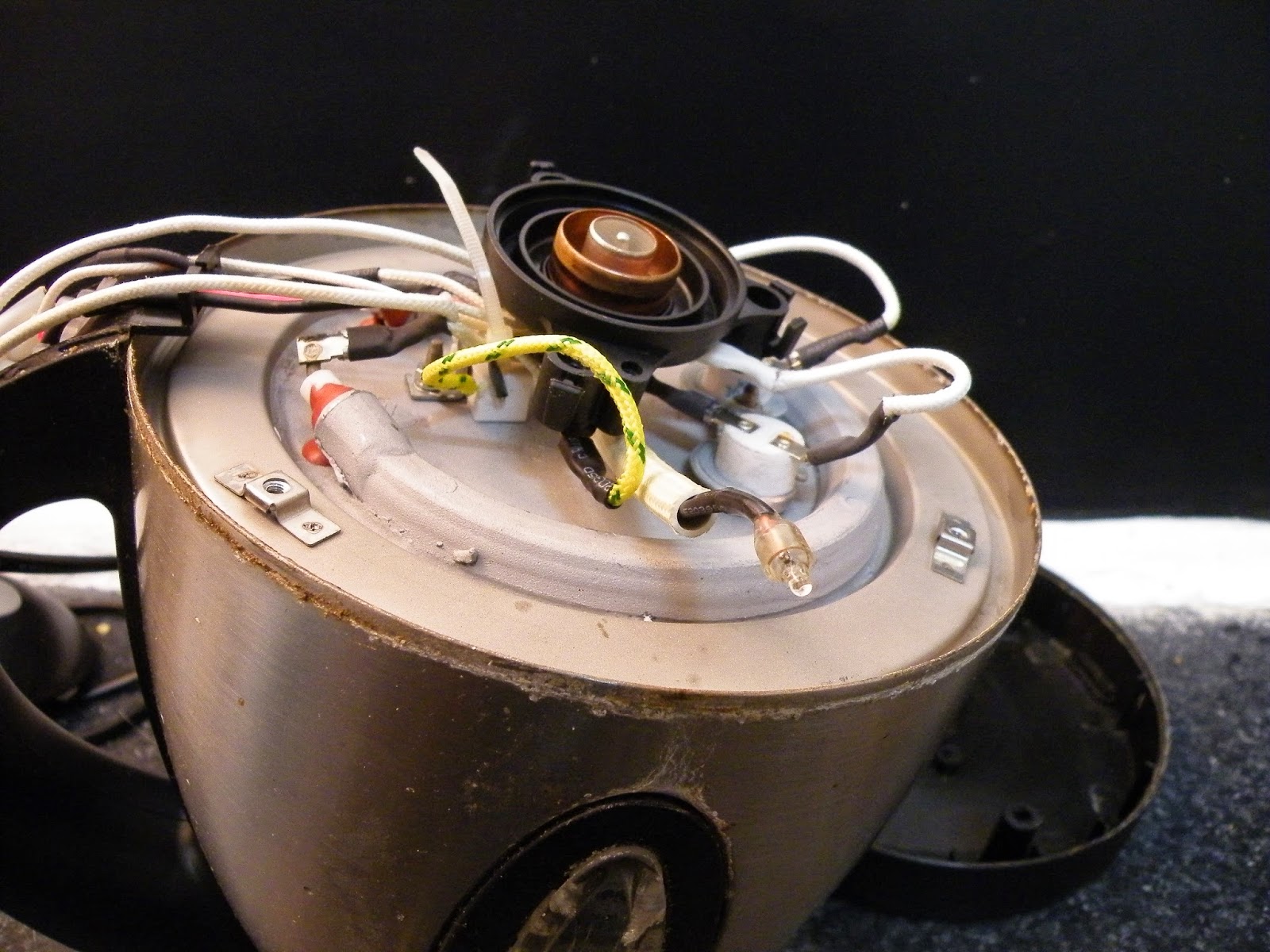 Stuff Deconstructed Disassembly of a cheap cordless kettle from Kmart