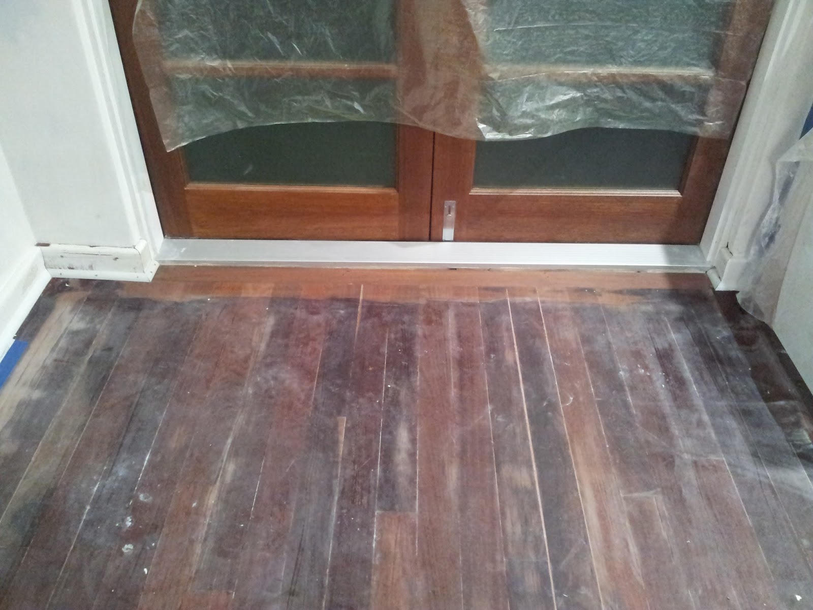 Jarrah Jungle Fitting Skirting, Edging And Repairing Gaps Around The