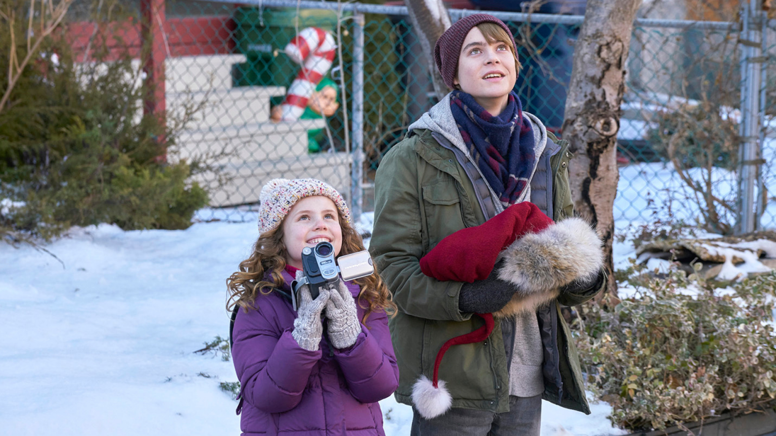 Review Netflix S The Christmas Chronicles Puts Kurt Russell As A Charismatic Santa Claus Film Geek Guy